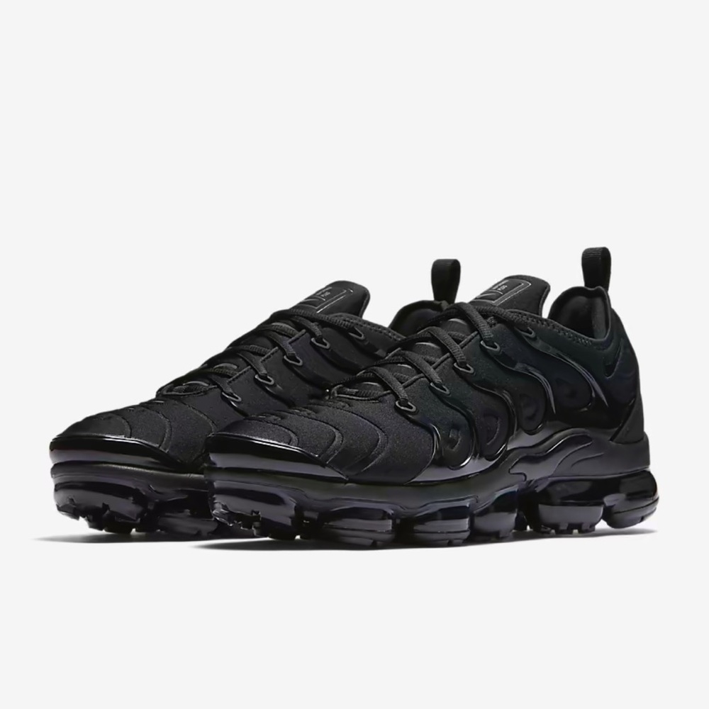 NIKE Men’s Vapormax EUC Black/Black/Gray size 10